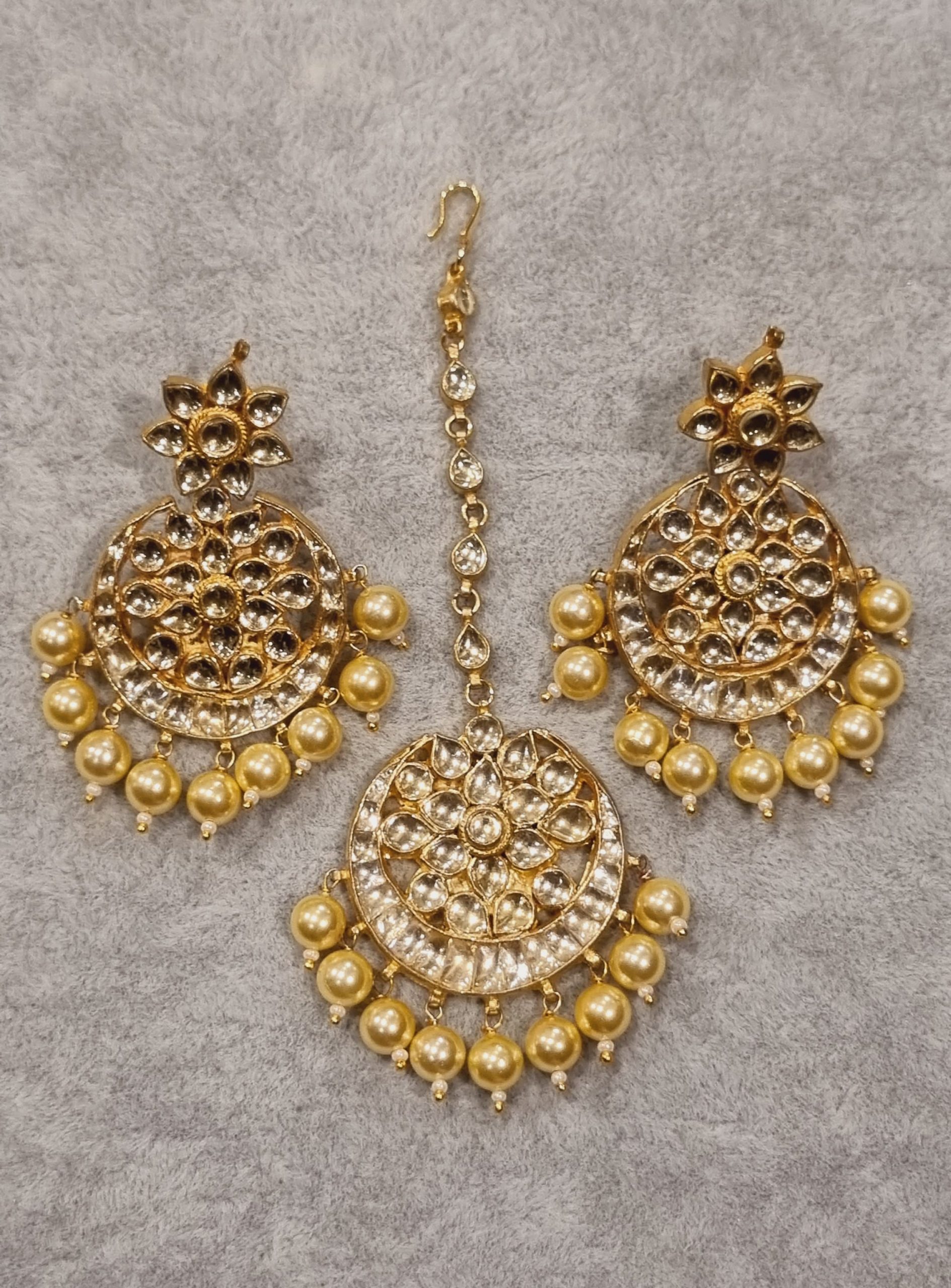 kundan earrings and tikka set